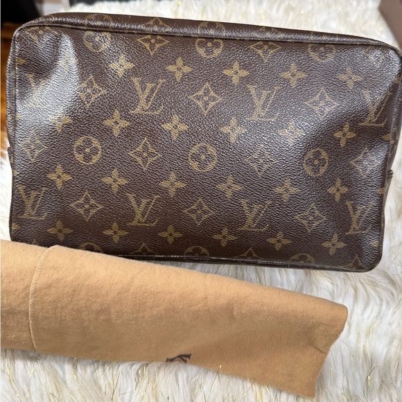 Louis Vuitton Trousse Pouch 28 monogram Cosmetic bag with duster - Picture 1 of 16